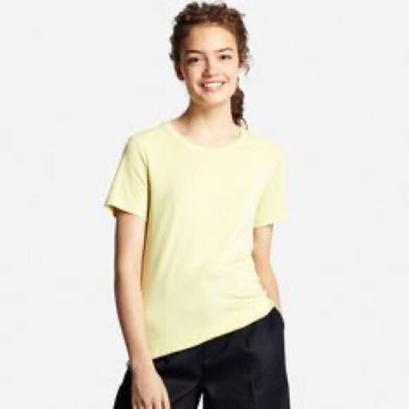 2/$20 Uniqlo Unique U Crew Neck Short-Sleeve T-Shirt - Picture 3 of 8